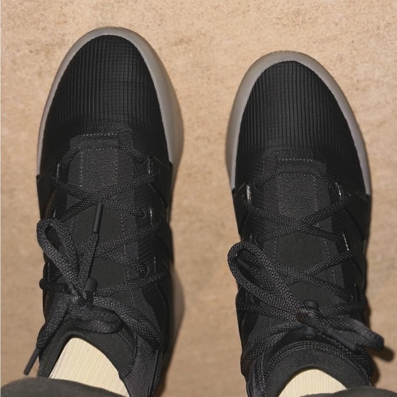 FEAR OF GOD x ADIDAS BASKETBALL 1 - Picture 5 of 8